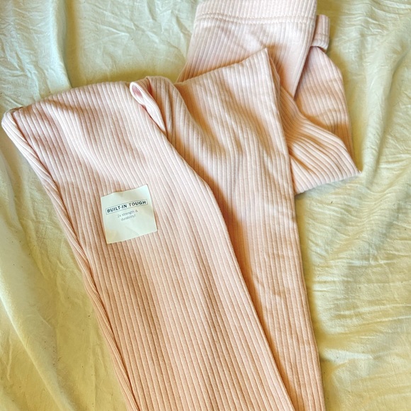 Old Navy Pants - Brand new old navy light pink leggings size 8